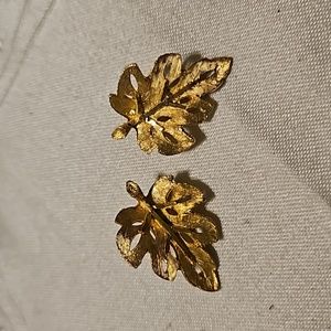 Vintage BSK Etched Goldtone Maple Leaf Clip Earrings